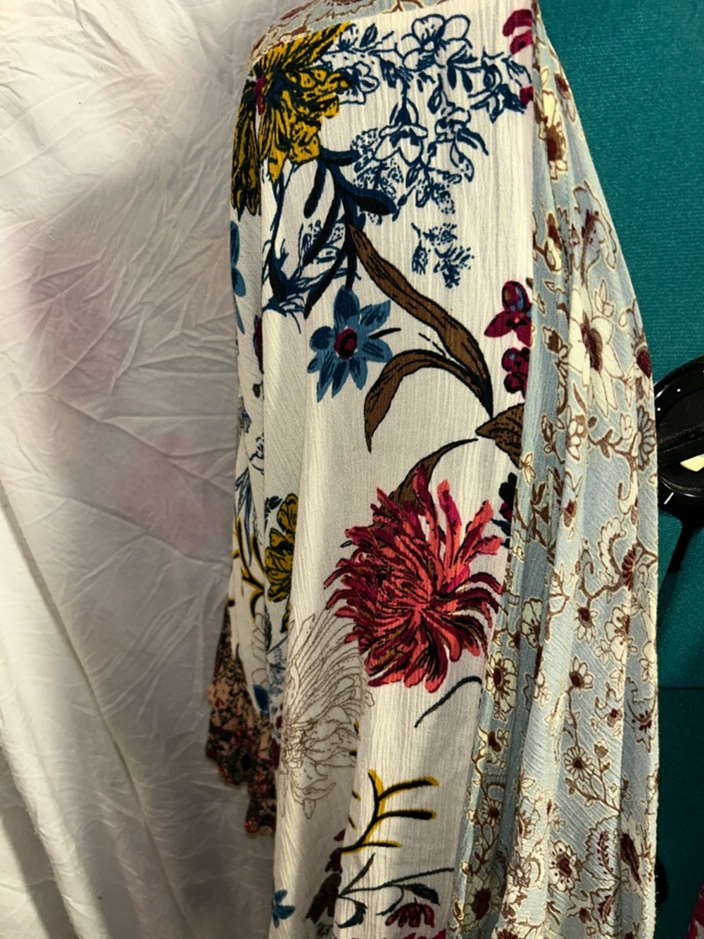 Umgee Floral Open-Front Tunic  Kimono Cardigan in Ivory, Pink & Blue size medium - Picture 4 of 9